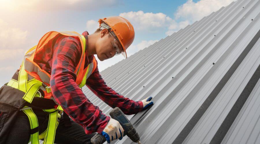 Professional gutter cleaning in West Palm Beach, FL